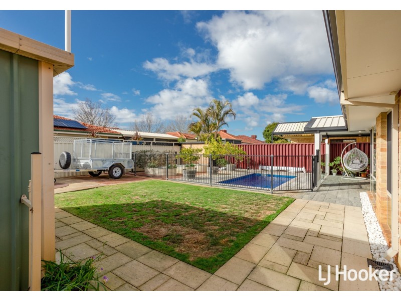 2 Heath Place, Thornlie WA 6108