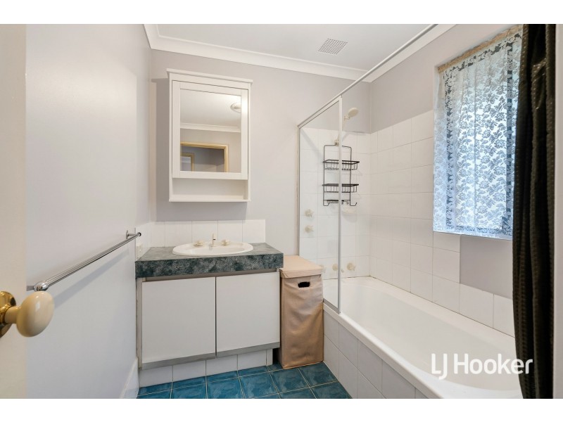 42 Ashworth Way, Brookdale WA 6112