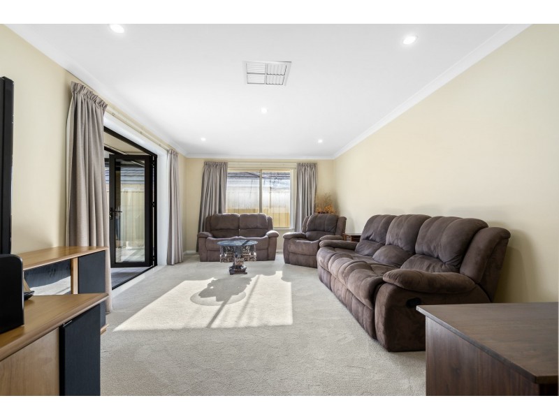 2 Putting Green, Maddington WA 6109