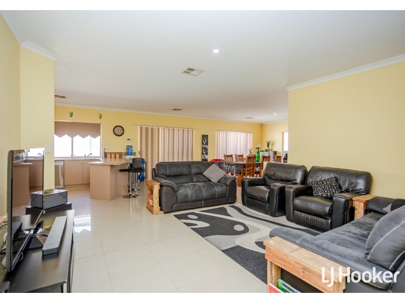 6 Mardja Court, High Wycombe WA 6057