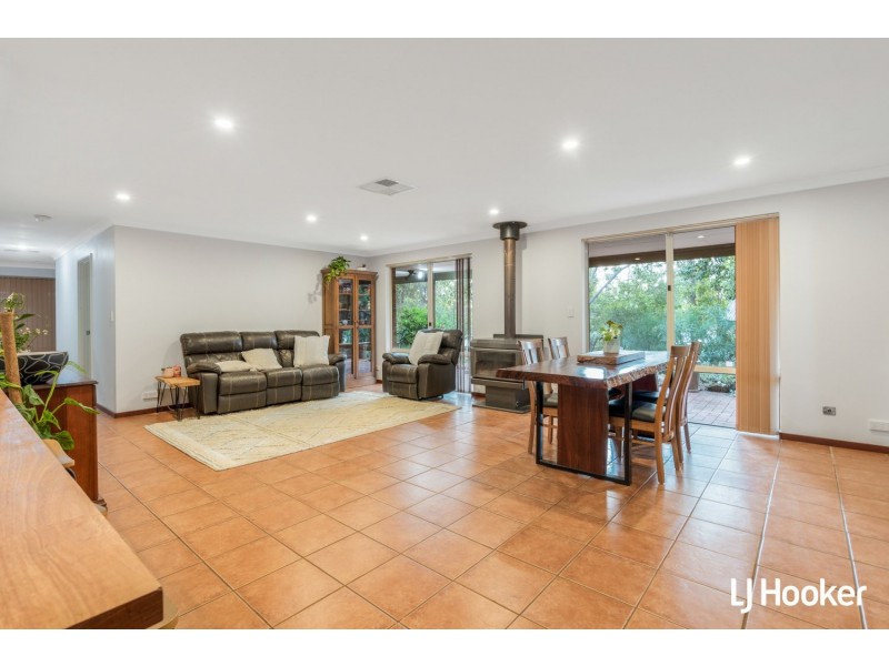 4 Sewell Street, Bedfordale WA 6112