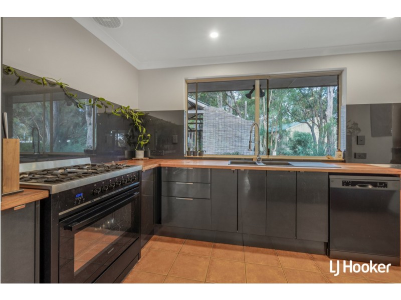 4 Sewell Street, Bedfordale WA 6112