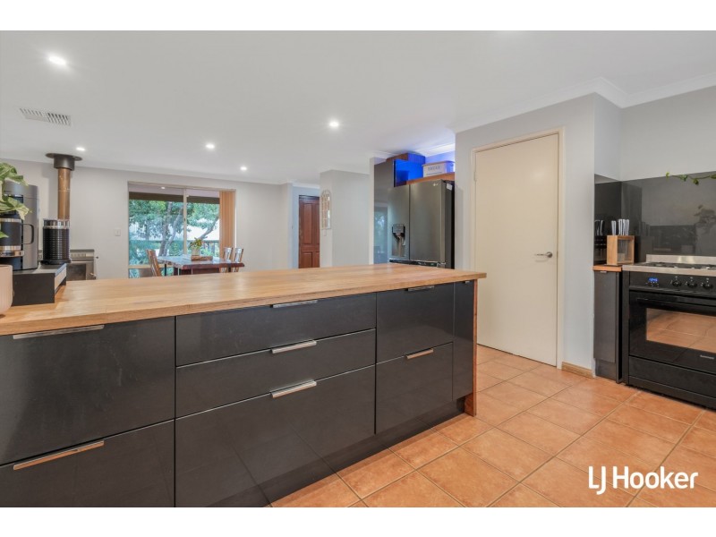 4 Sewell Street, Bedfordale WA 6112