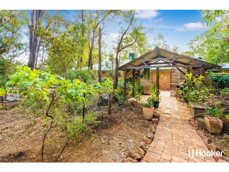 4 Sewell Street, Bedfordale WA 6112