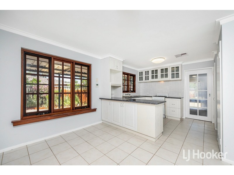 17 Ailsworth Court, Thornlie WA 6108