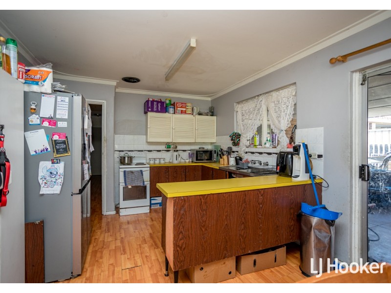 2 Kurrajong Way, Camillo WA 6111