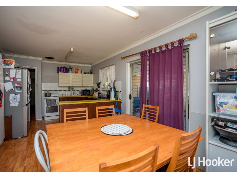 2 Kurrajong Way, Camillo WA 6111