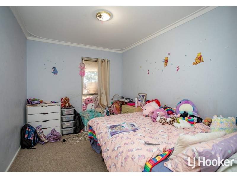 2 Kurrajong Way, Camillo WA 6111