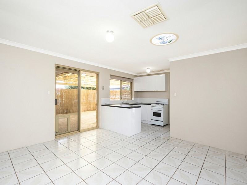 4 Beagle Place, Thornlie WA 6108