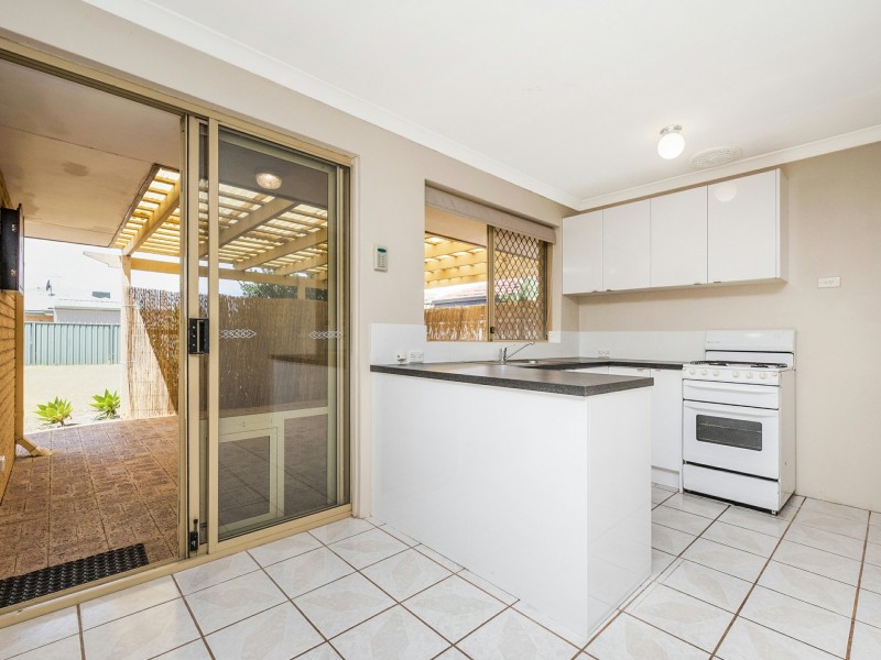 4 Beagle Place, Thornlie WA 6108