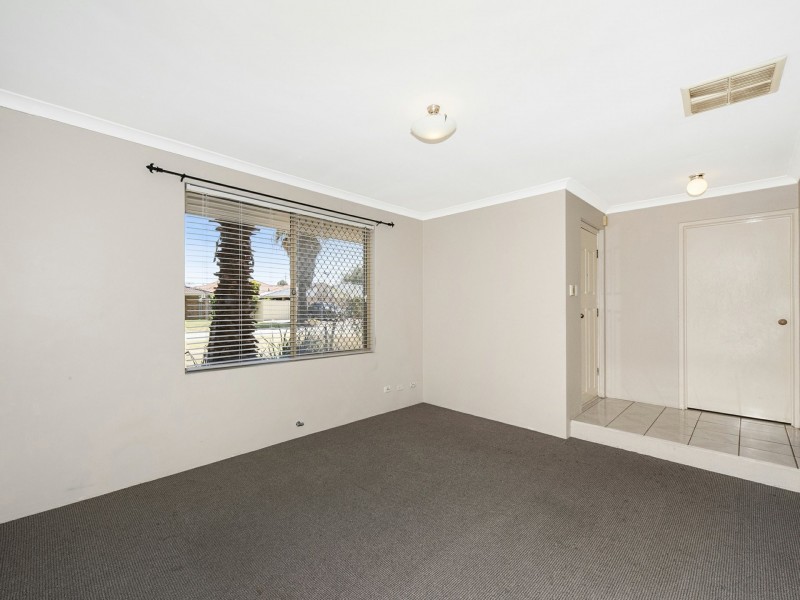 4 Beagle Place, Thornlie WA 6108