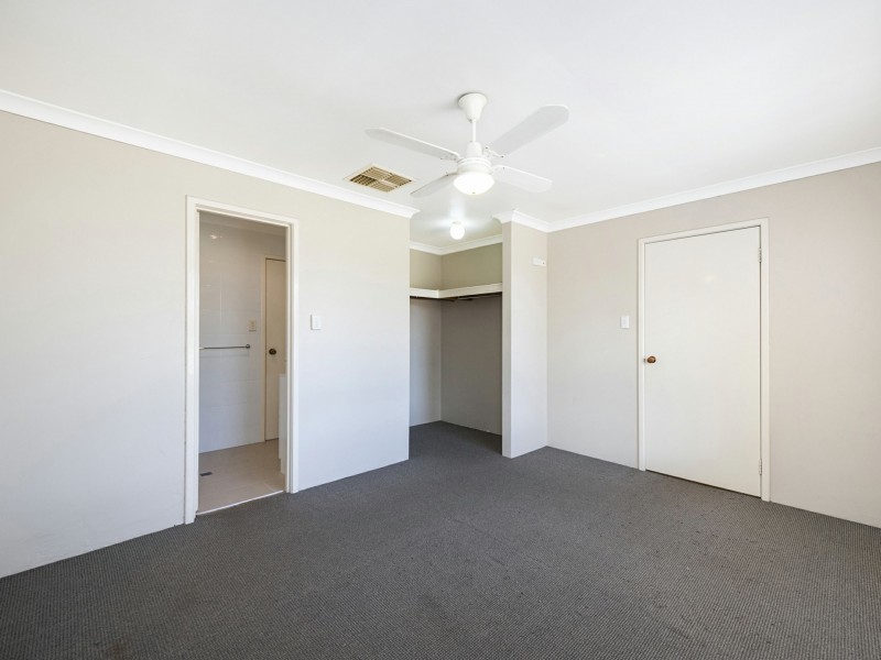 4 Beagle Place, Thornlie WA 6108