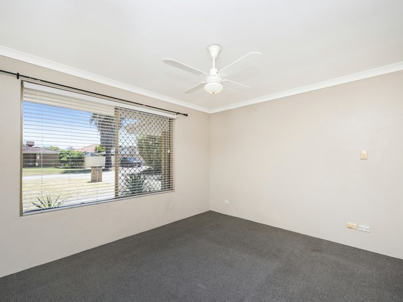 4 Beagle Place, Thornlie WA 6108