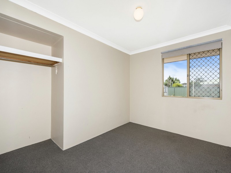 4 Beagle Place, Thornlie WA 6108