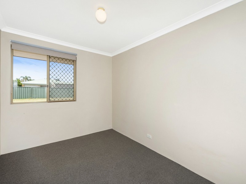 4 Beagle Place, Thornlie WA 6108