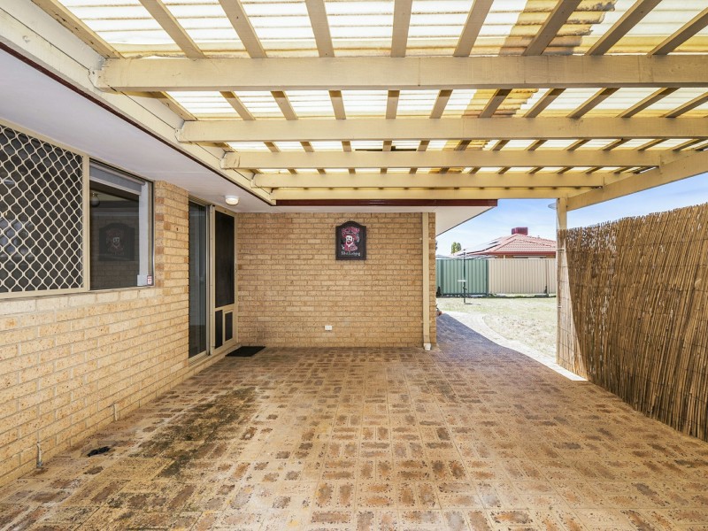 4 Beagle Place, Thornlie WA 6108