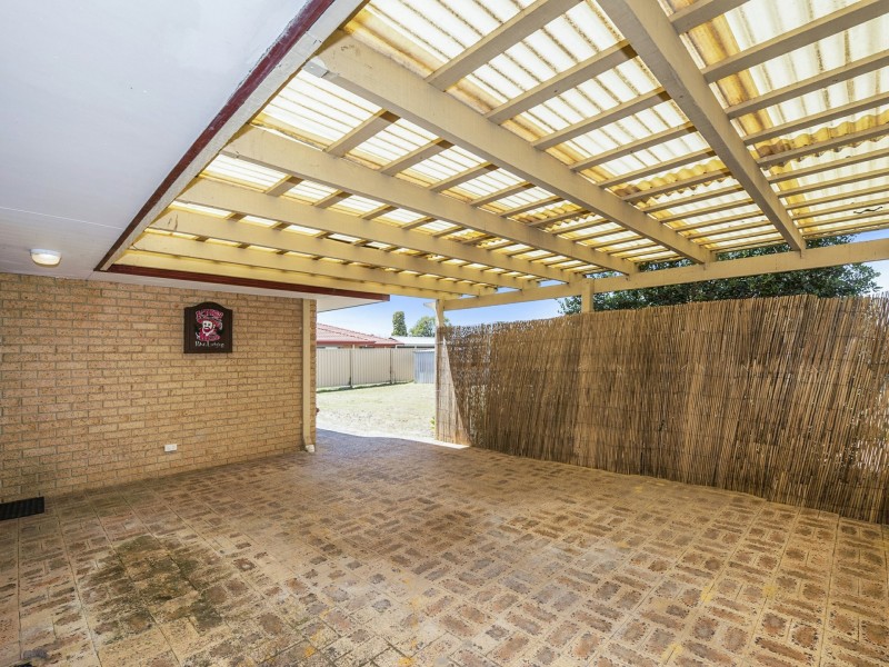 4 Beagle Place, Thornlie WA 6108