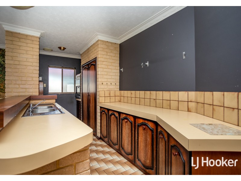 196 Berehaven Avenue, Thornlie WA 6108