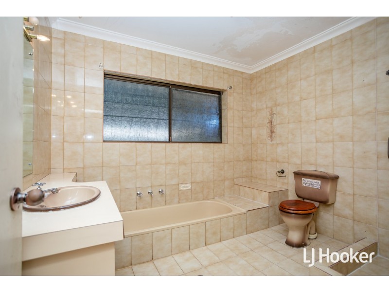 196 Berehaven Avenue, Thornlie WA 6108