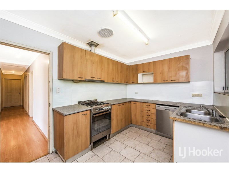7 Lyrebird Way, Thornlie WA 6108
