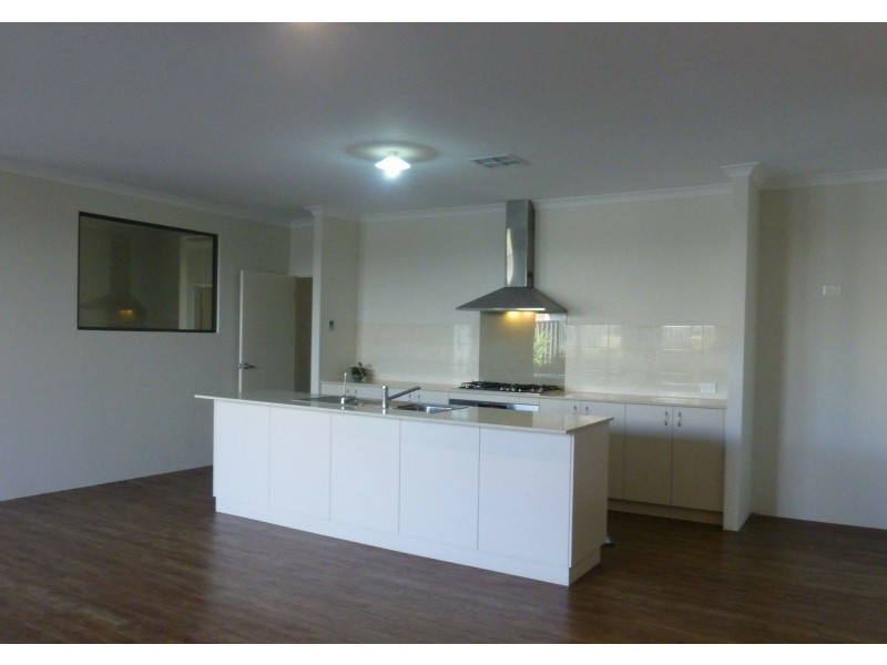 36 St Catharines Promenade, Champion Lakes WA 6111