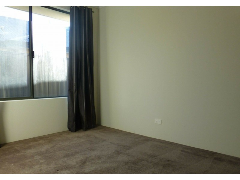 36 St Catharines Promenade, Champion Lakes WA 6111