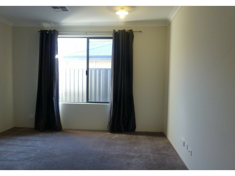 36 St Catharines Promenade, Champion Lakes WA 6111