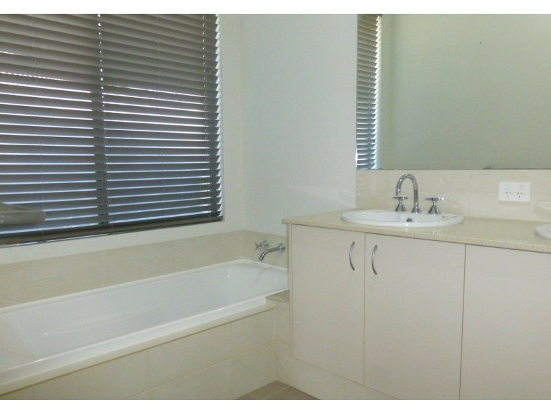 36 St Catharines Promenade, Champion Lakes WA 6111