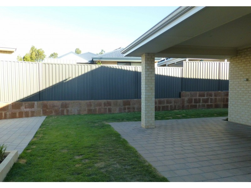 36 St Catharines Promenade, Champion Lakes WA 6111