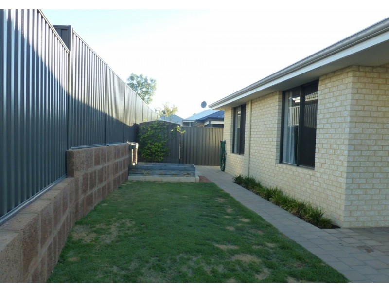 36 St Catharines Promenade, Champion Lakes WA 6111