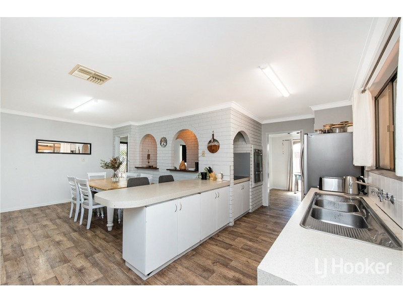 26 Grenadier Drive, Thornlie WA 6108