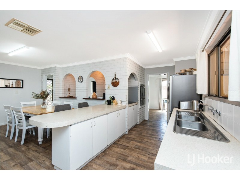 26 Grenadier Drive, Thornlie WA 6108