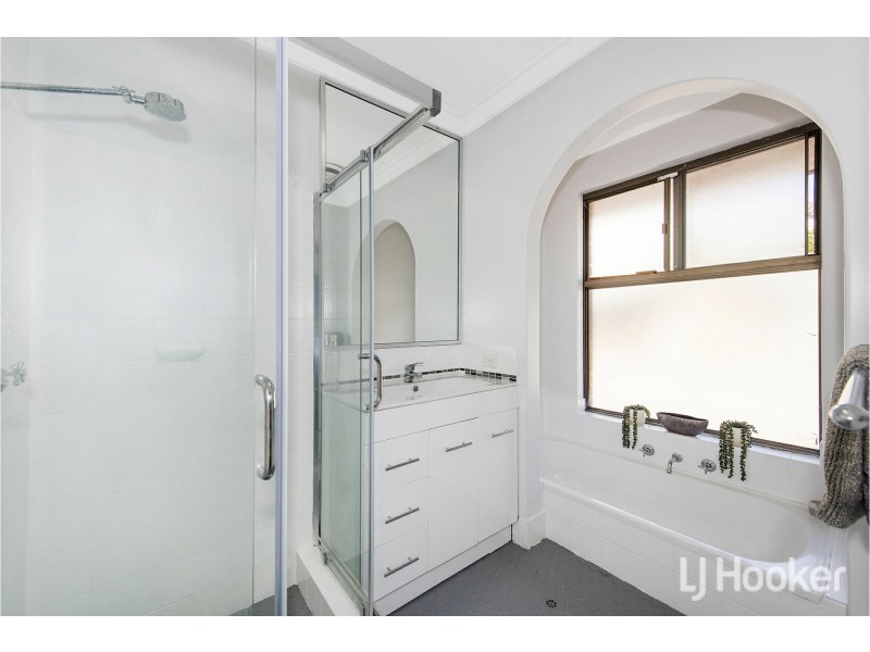 26 Grenadier Drive, Thornlie WA 6108