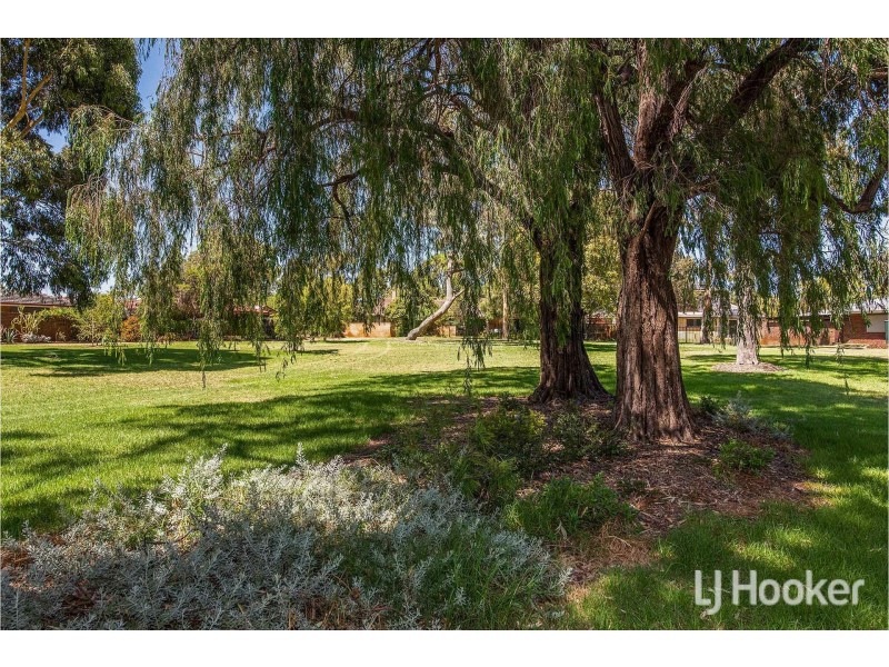 26 Grenadier Drive, Thornlie WA 6108
