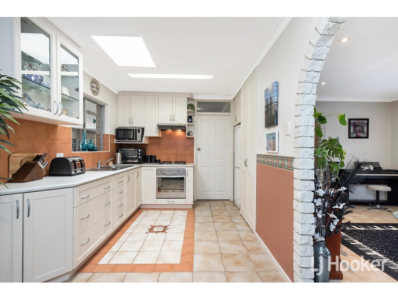 68 Glyndebourne Avenue, Thornlie WA 6108