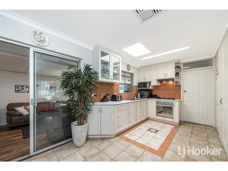 68 Glyndebourne Avenue, Thornlie WA 6108