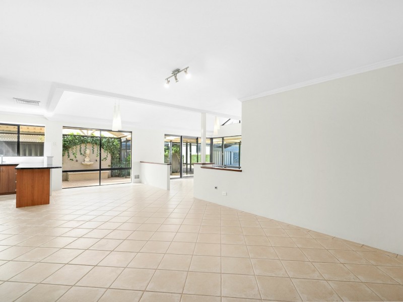 34 Summerlea Avenue, Meadow Springs WA 6210