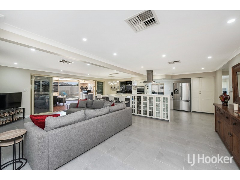 42 Wateredge Road, Thornlie WA 6108