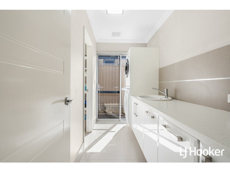 24 Bradstocks Grove, Southern River WA 6110