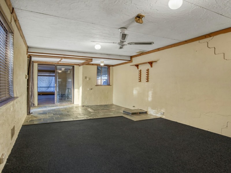 49 Carisbrooke Street, Maddington WA 6109