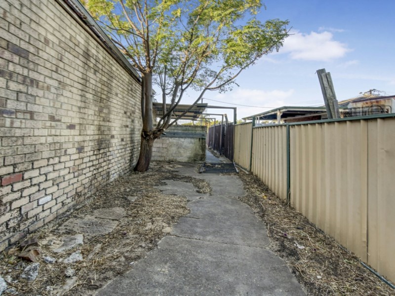 49 Carisbrooke Street, Maddington WA 6109