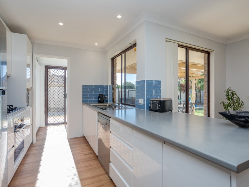 133 Seville Drive, Seville Grove WA 6112