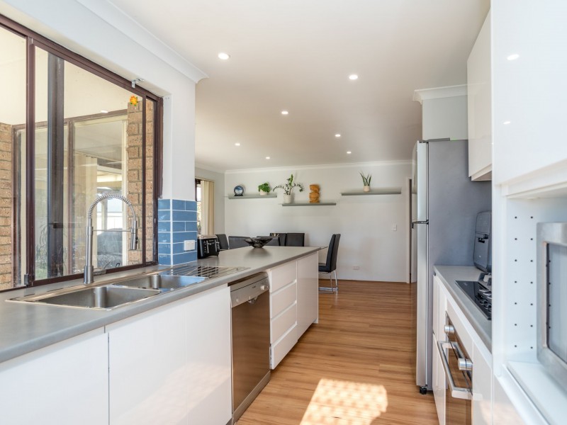 133 Seville Drive, Seville Grove WA 6112