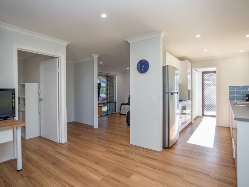 133 Seville Drive, Seville Grove WA 6112