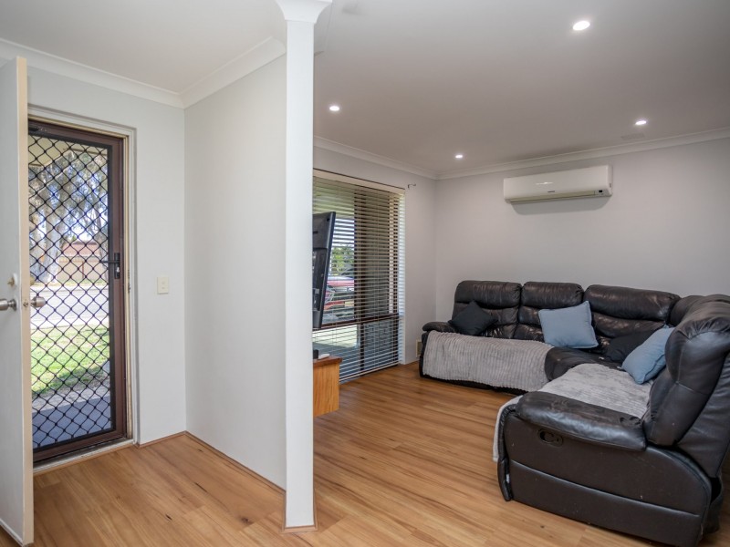 133 Seville Drive, Seville Grove WA 6112