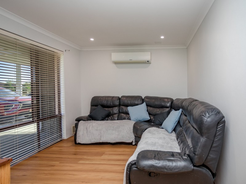 133 Seville Drive, Seville Grove WA 6112