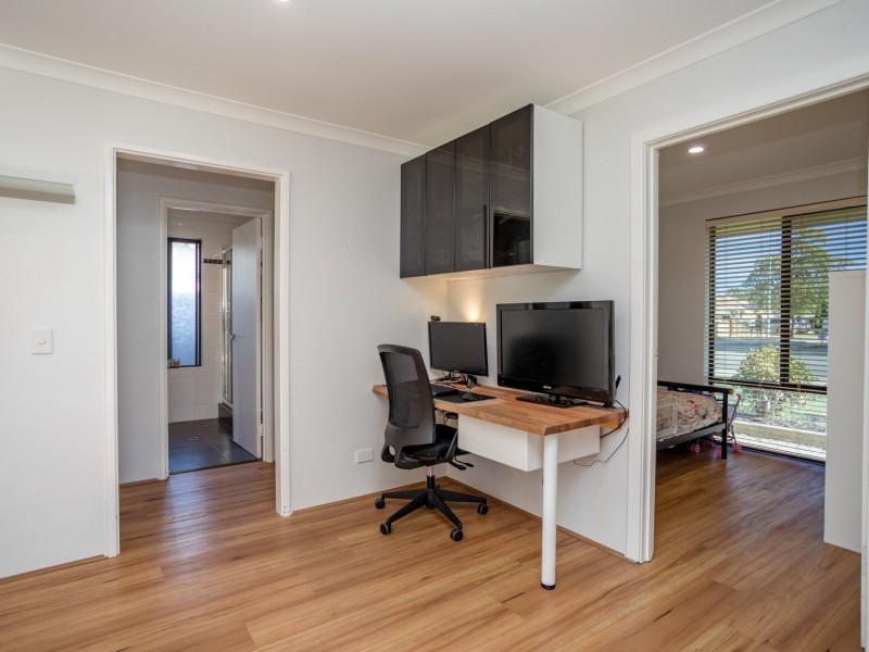 133 Seville Drive, Seville Grove WA 6112