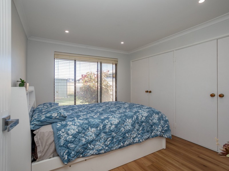 133 Seville Drive, Seville Grove WA 6112