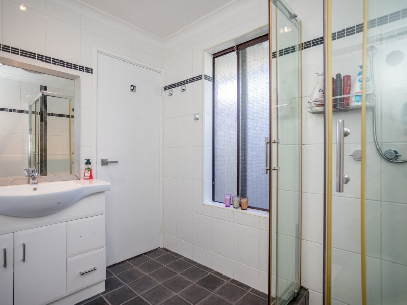 133 Seville Drive, Seville Grove WA 6112