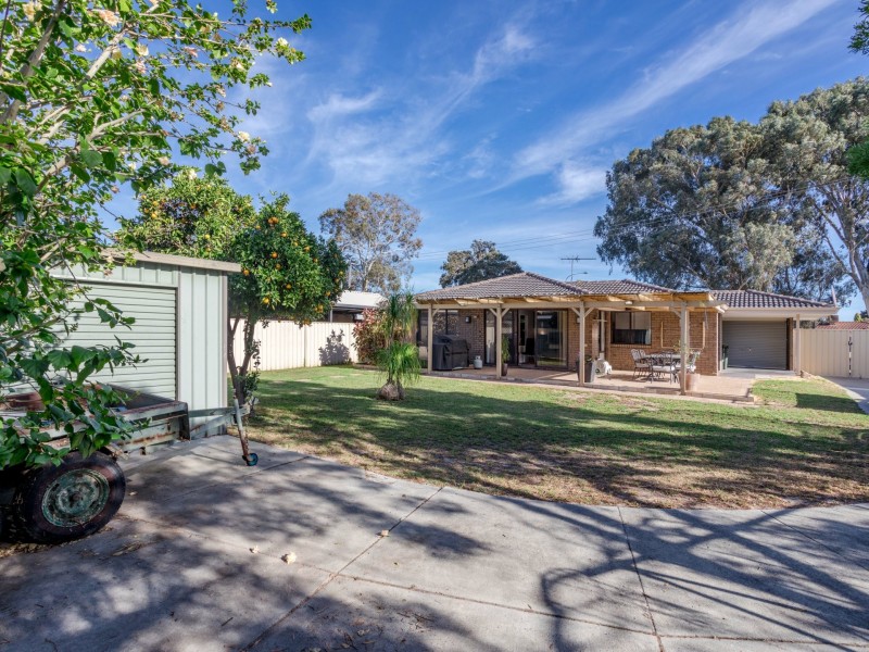 133 Seville Drive, Seville Grove WA 6112